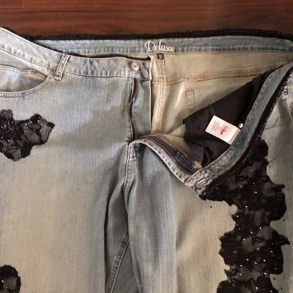 Woman's Plus Size L.A. Blues Deluxe Jeans With Black Lace Embellishment Size 26 - Picture 4 of 15